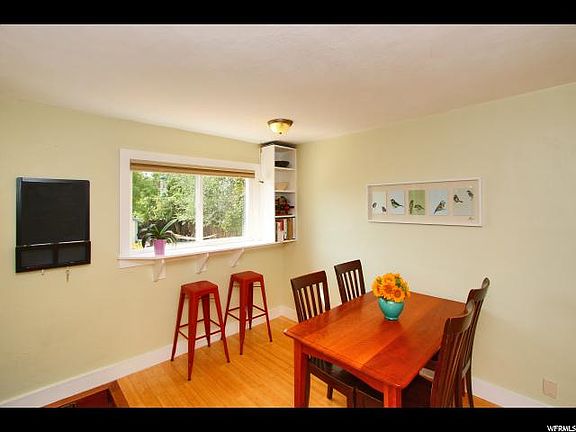 5th image of 220 E Vidas Ave