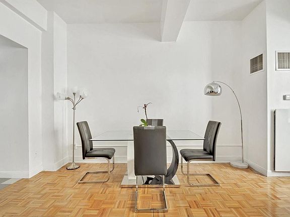 5th image of 88 Greenwich St APT 303