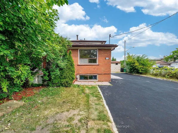 7053 Harwick Dr, Mississauga, ON L4T 3A3