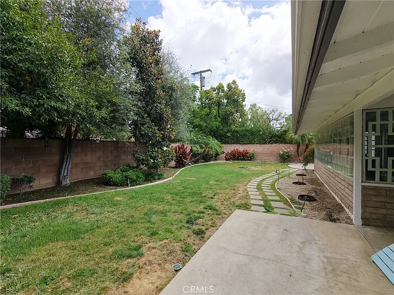 22951 Austin St — Photo 32