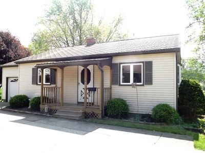 1115 Valley Dr NW, North Canton, OH, 44720