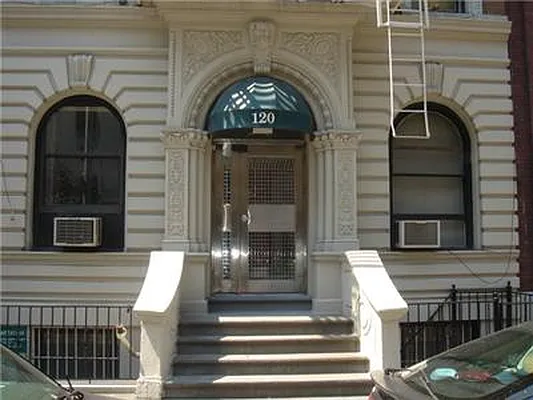 Rented by Domus Realty | media 12