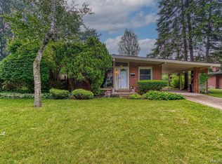 29566 Chelmsford Rd, Southfield, MI 48076