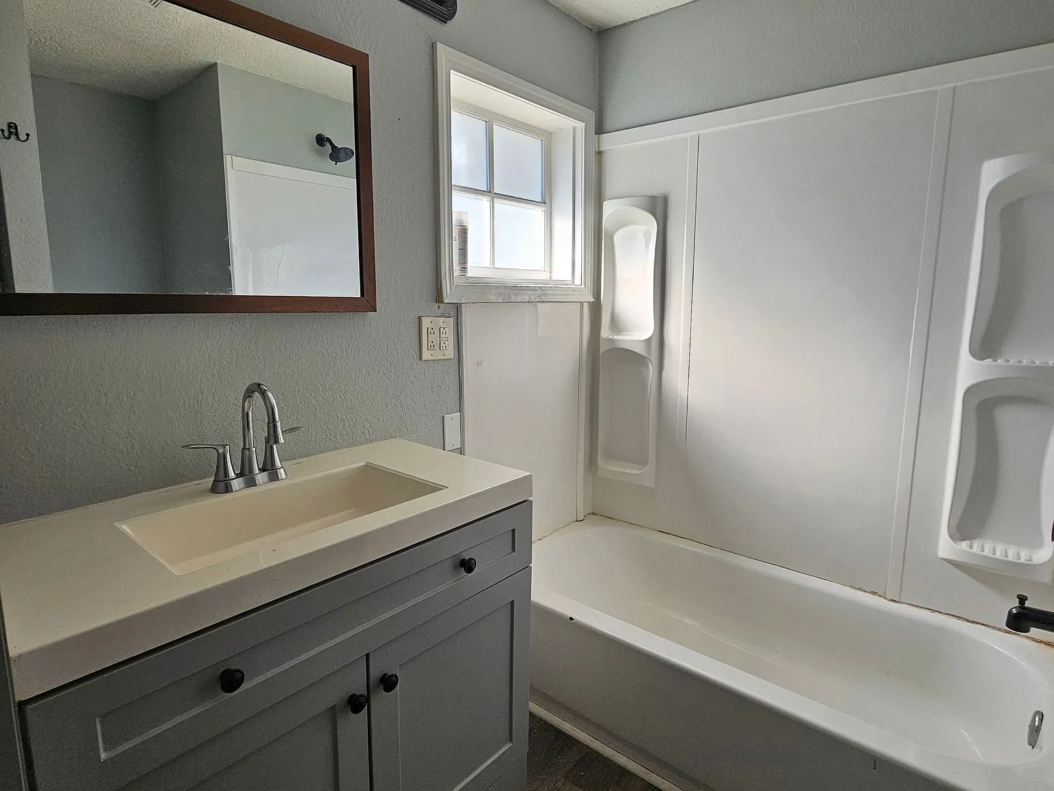 3 bed, 1.5 bath, $1,375 — Photo 3