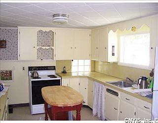 2nd image of 2072 Lake Rd