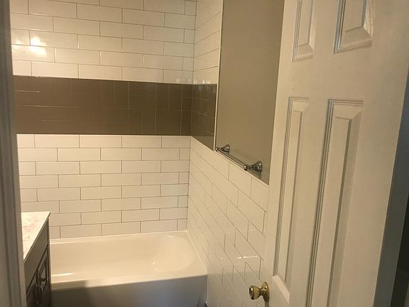 4th image of 3450 S Hiram Ave