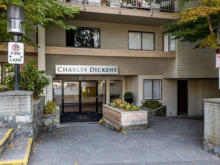 243 Gorge Rd E — Photo 6