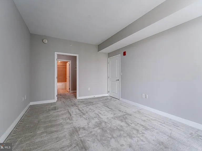 155 Potomac #432 — Photo 12