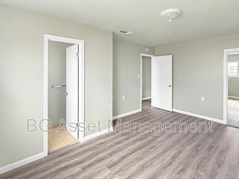 1755 Emeric Ave — Photo 16