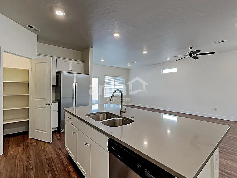 5064 Bellevue St — Photo 3