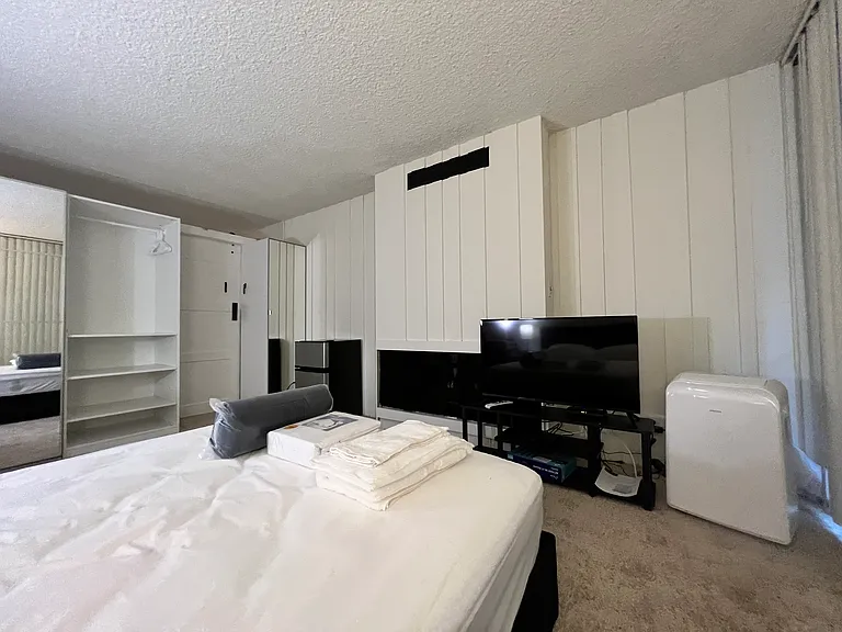 6425 Green Valley Cir — Photo 5
