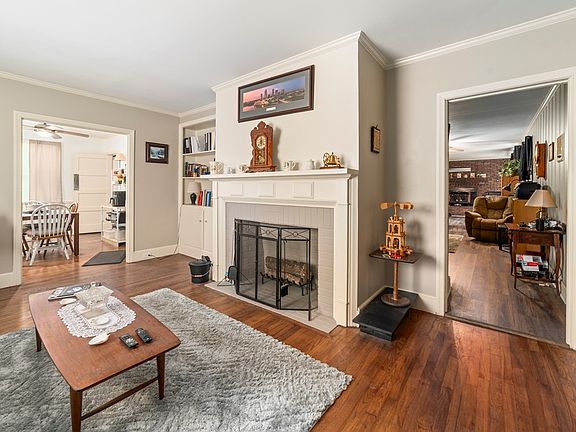 3rd image of 337 College St