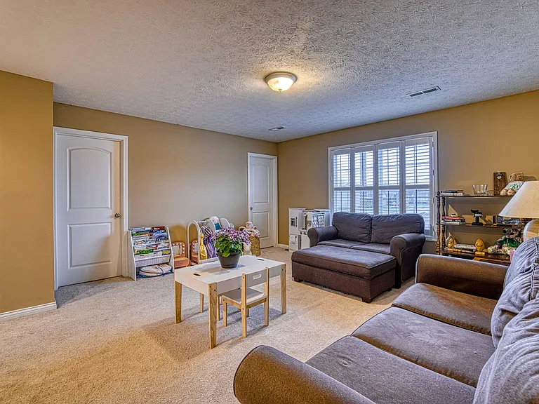 4880 Imperial Dr — Photo 15