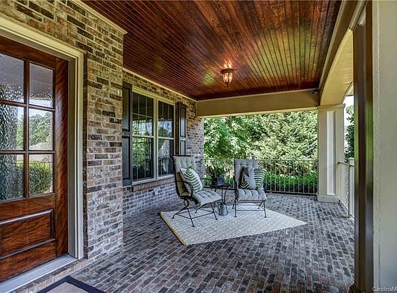 3rd image of 124 Tea Olive Ln