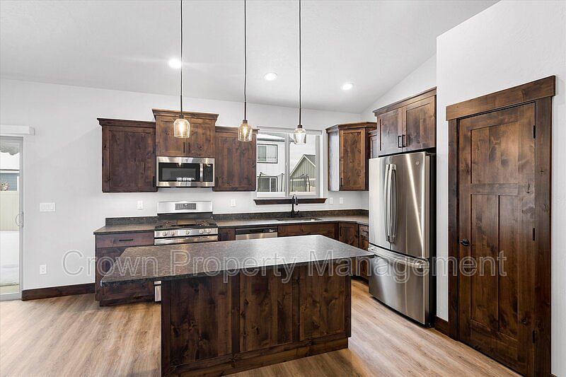 1st image of 4046 Snowberry Ave
