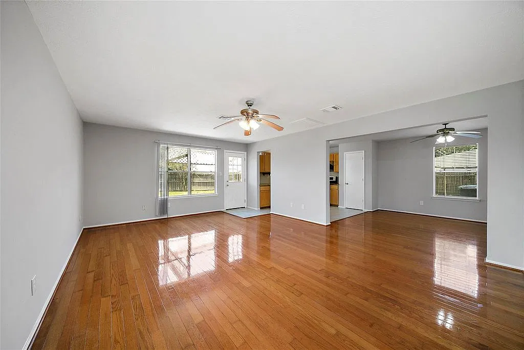 4 bed, 2.5 bath, 1986 sqft, $2,100 — Photo 1