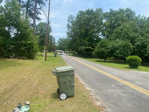5th image of 105 Forrest Ave