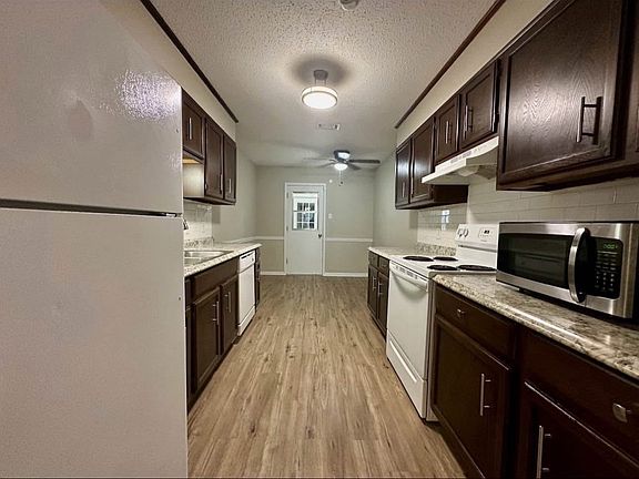 3rd image of 6622 Lexington Dr