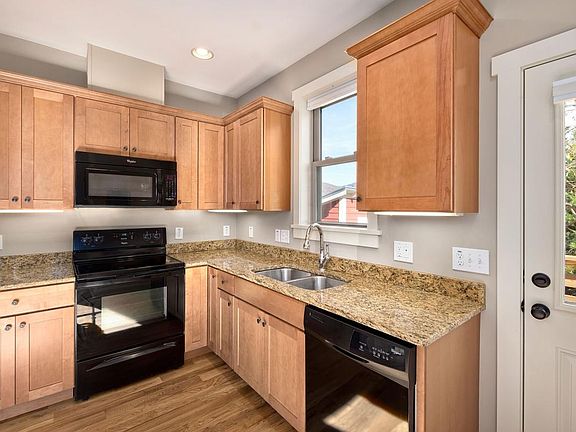Granite Counter and Undermount Sink