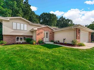 3030 Emerald Dr, Hobart, IN 46342