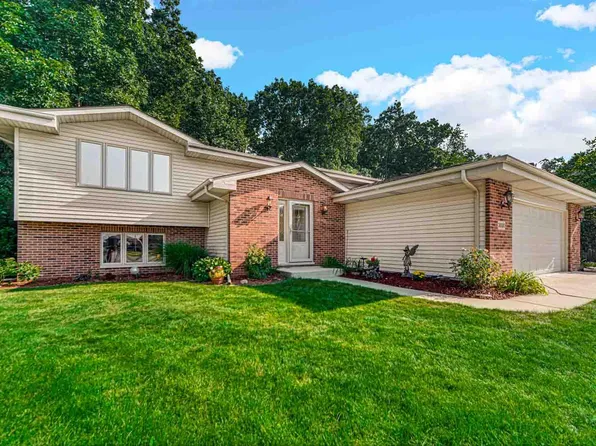 3030 Emerald Dr, Hobart, IN 46342