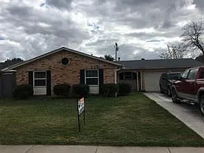 3 bed, 2.0 bath, 1262 sqft, $2,100 — Photo 2