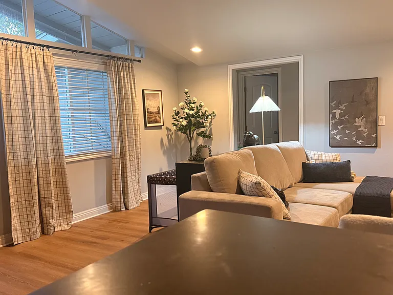 1048 N Hermosa Dr — Photo 8