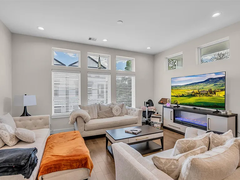 5303 Donovan Gardens Ln — Photo 10