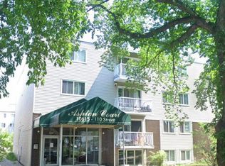 Ashton Court, Edmonton, AB T5H 3C7