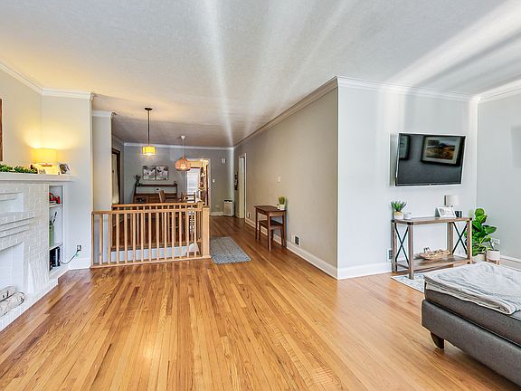 4th image of 5624 N McVicker Ave