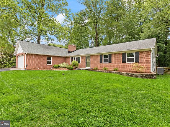 2nd image of 405 Sassafras Ct