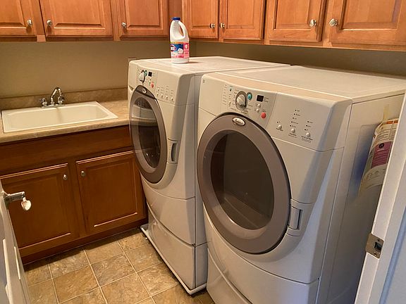 5th image of 2219 Creekside Dr