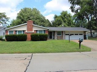 1401 Potomac Dr, Belleville, IL 62221