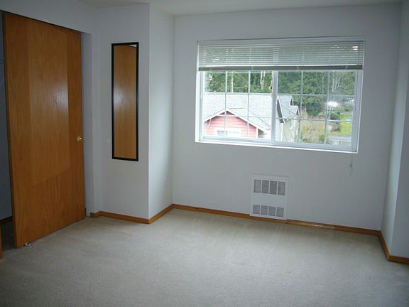 5th image of 14540 12th Ave NE