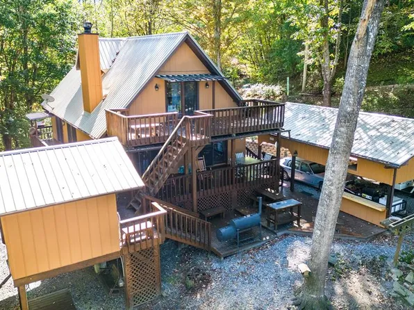 494 Lazy Ln, Whittier, NC 28789