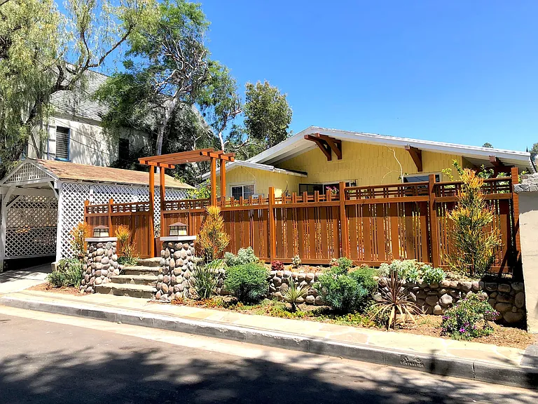 2078 Mound St — Photo 14