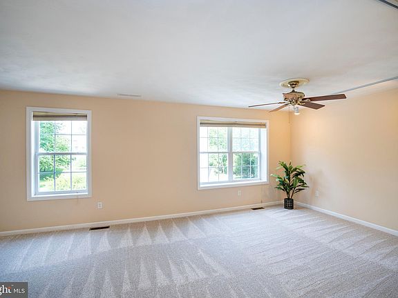 4th image of 102 Kenley Ct