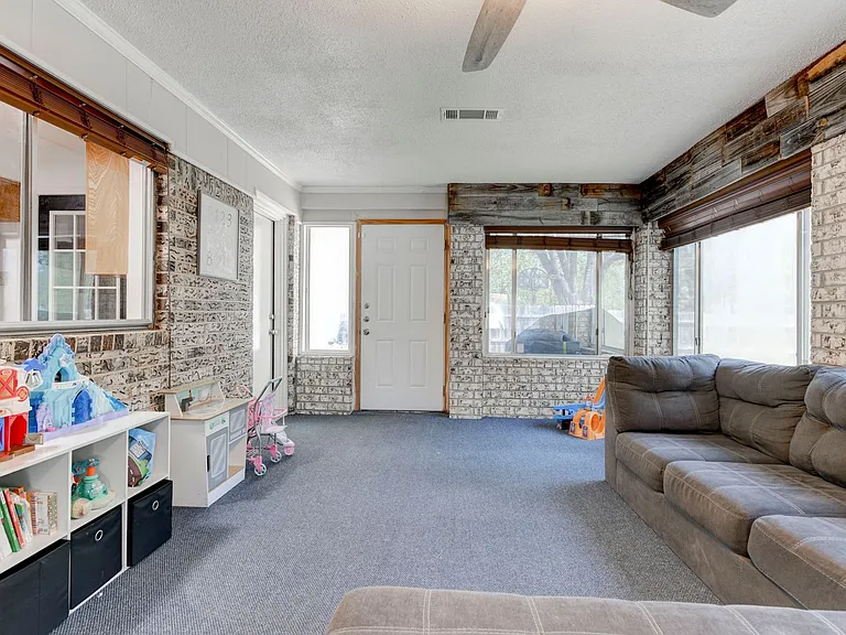 303 Manning Dr — Photo 33