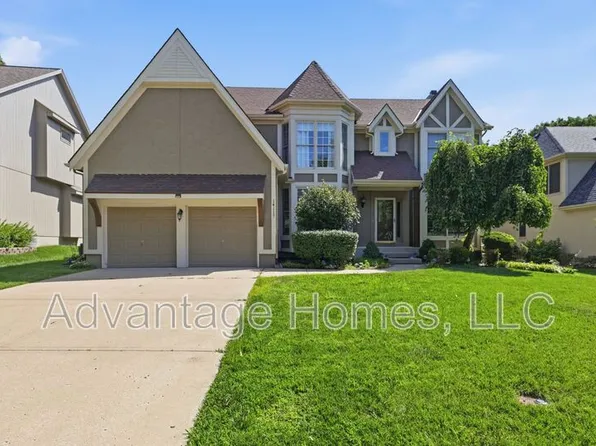 14117 Parkhill Ln, Overland Park, KS 66221
