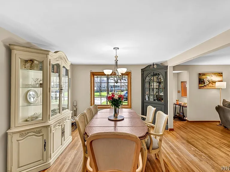 252 Royal Pkwy E — Photo 14