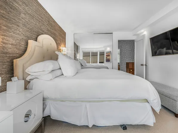 415 East 37th Street image 7 of 26