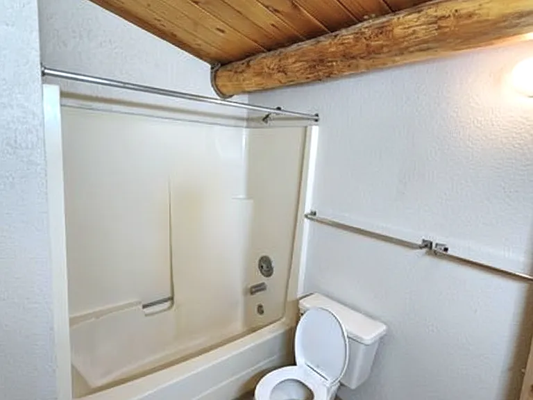 Lakefront Apartments for Rent in North Pole, AK | Beaver Lake Apartments — Photo 13