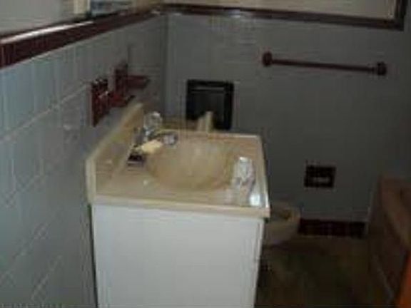 3rd image of 4921 Hyacinth Way S