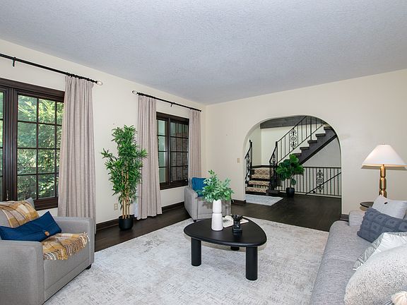 3rd image of 1010 32nd St