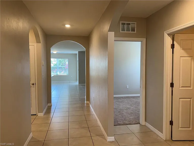 18661 Miami Blvd — Photo 2
