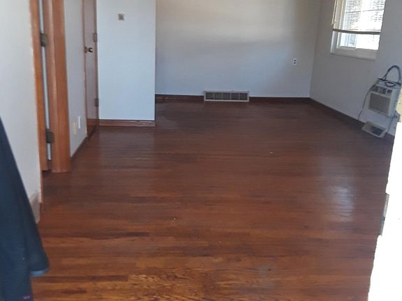 3rd image of 565 West Ave APT 9
