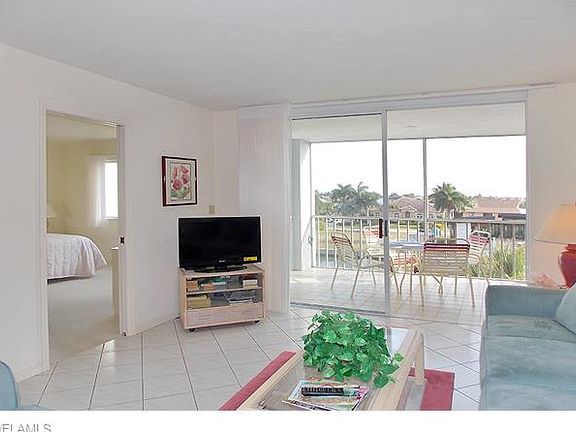 4th image of 893 Collier Ct #3-402