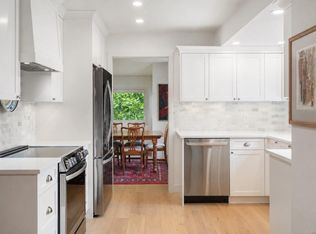 11007 Cedar Ln, North Saanich, BC V8L 5R1