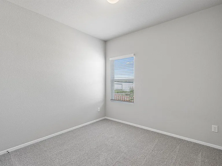 135 Chesterfield Dr — Photo 17