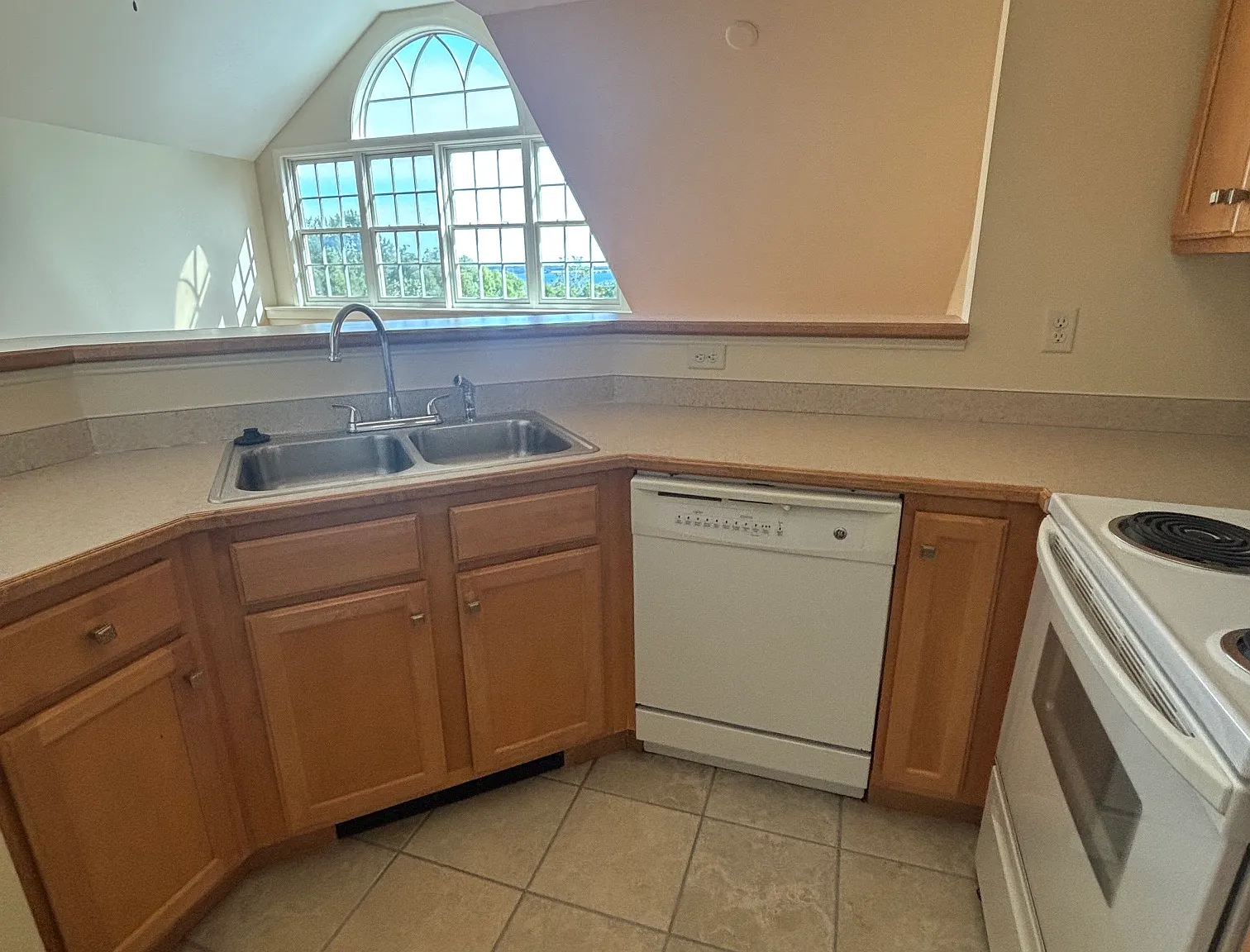 2 bed, 1200 sqft, $1,450 — Photo 2